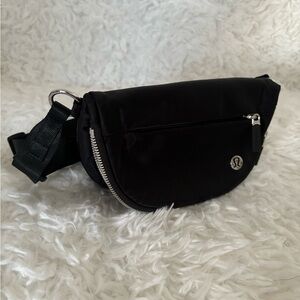Black Lululemon Festival bag
